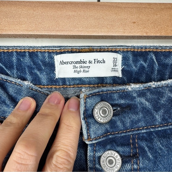 NWT Abercrombie & Fitch Skinny High Rise Jeans Size 16/33 - Picture 5 of 5
